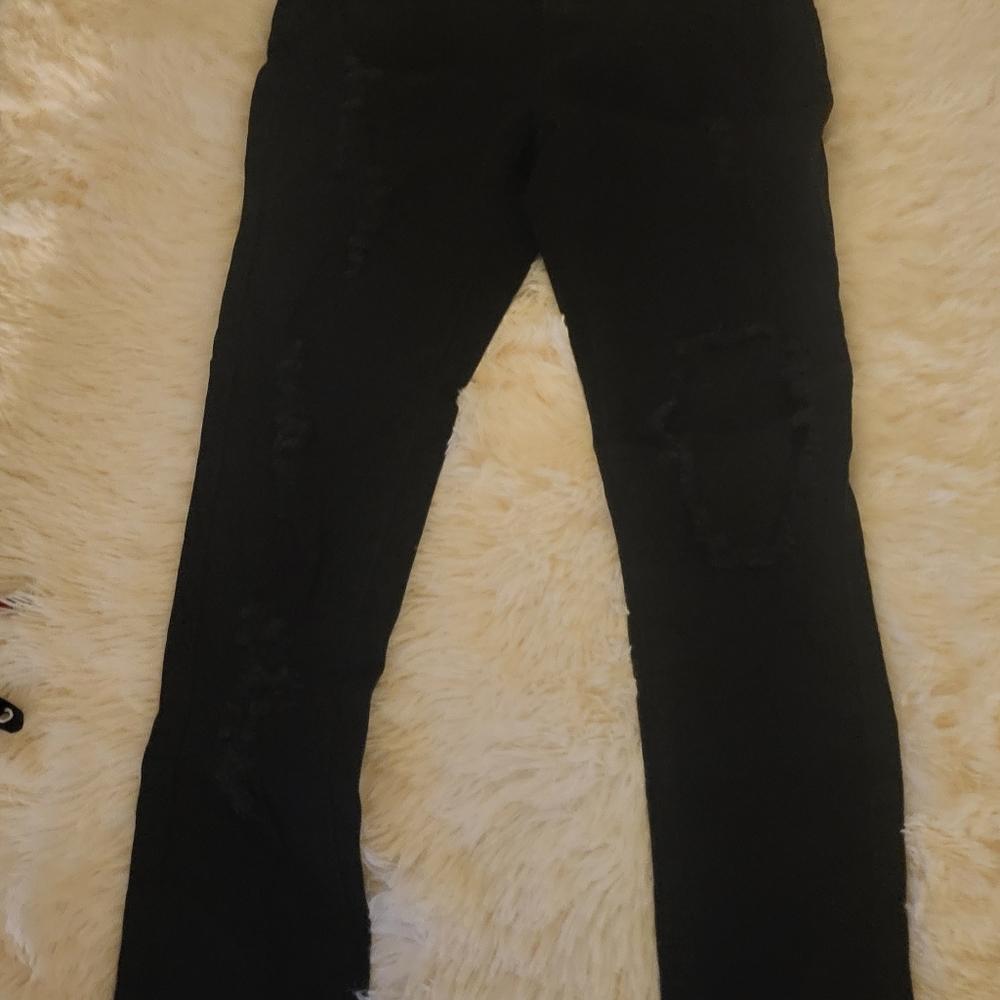Size 5/6 ripped black skinny jeans.